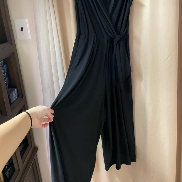 Black sleeveless jumpsuit size medium - Picture 2 of 7